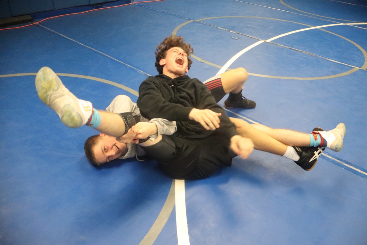 Monarch Knights team photo at tournament